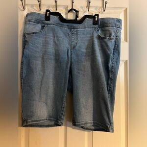 Torrid, feel the fit, Bermuda jean shorts, size 3 (22-24)